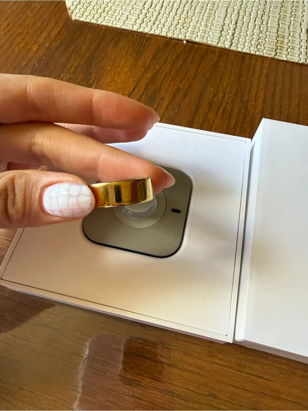 Oura Gold Smart Ring - Polished Metallic Finish